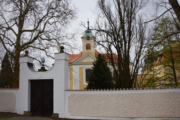 Kostel Nejsvětějšího Jména Ježíš v Lánech