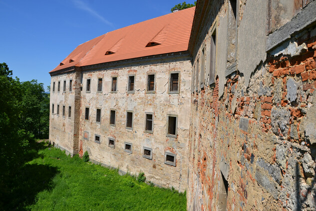 Vartenberk, J průčelí SZ a Z křídla, 2019