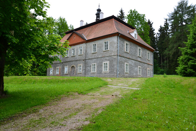 Zámeček Terezínov v Albeři u Nové Bystřice, stav v roce 2015