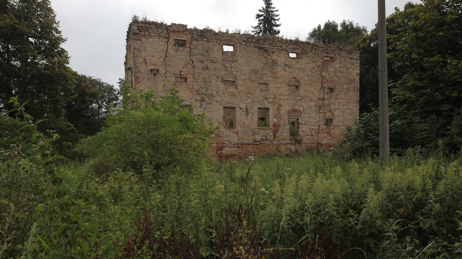 Velký Valtinov, bývalá tvrz zv.Tlustec, červenec 2014 | © NPÚ, ÚOP v Liberci, foto Michael Čtveráček