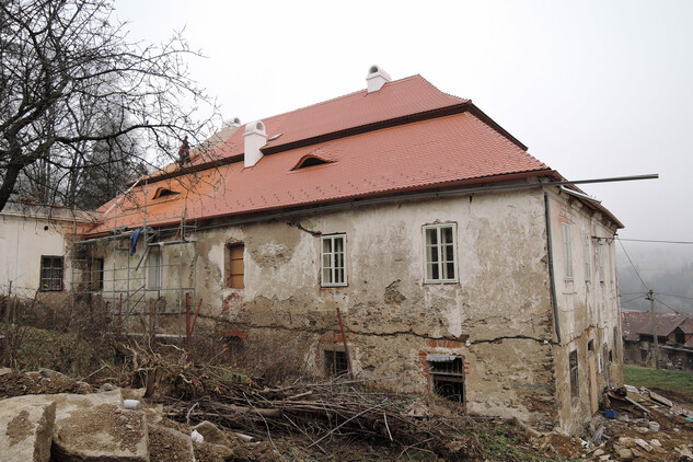 Hlavňovice, zámek - celková obnova