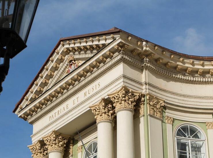 Detail západního průčelí Stavovského divadla