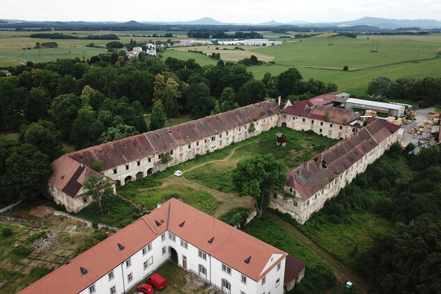 Zákupy - hospodářský dvůr před rekonstrukcí